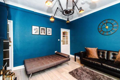 3 Bedroom House Salford Hosted By Mcr Dens