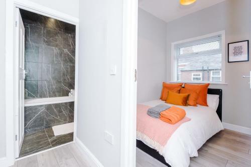 3 Bedroom House Salford Hosted By Mcr Dens