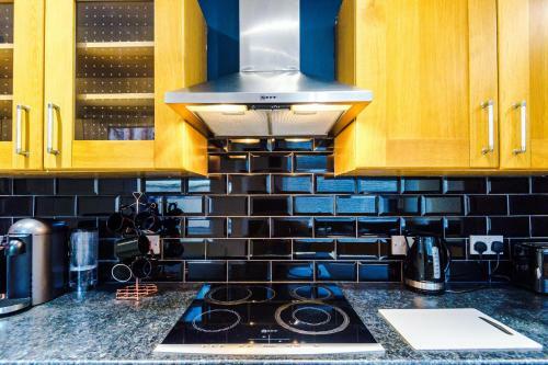3 Bedroom House Salford Hosted By Mcr Dens