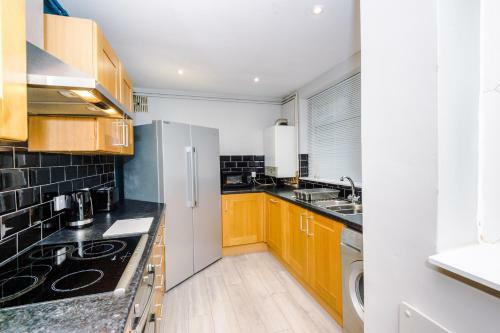 3 Bedroom House Salford Hosted By Mcr Dens
