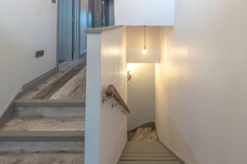 Seaside Breaks - Stylish, Split-level Apartment In Meads Village