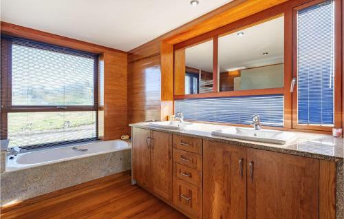 Nice Home In Noalla With Wifi And 3 Bedrooms