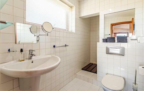 Nice Home In Noalla With Wifi And 3 Bedrooms