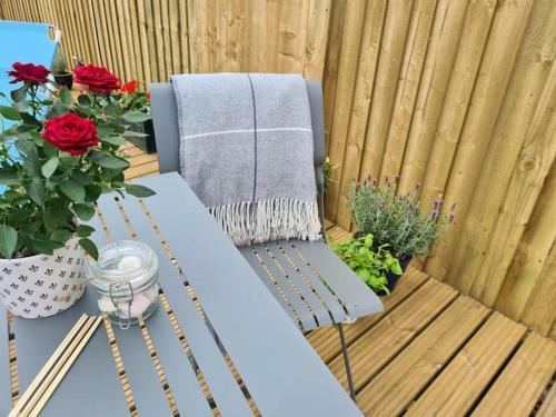 Lakeside Swallow Lodge - Private Hot Tub