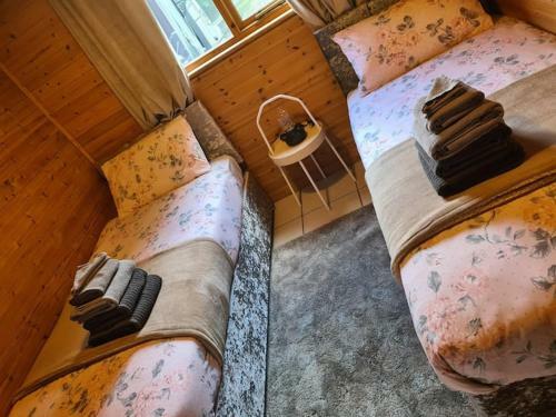 Lakeside Swallow Lodge - Private Hot Tub
