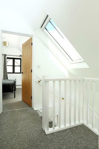 Snobs And Rebels Apartments