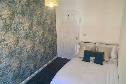 Silver Stag, Large 2 Bedroom Apartment With Designated Parking