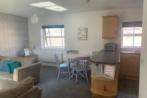 Silver Stag, Large 2 Bedroom Apartment With Designated Parking