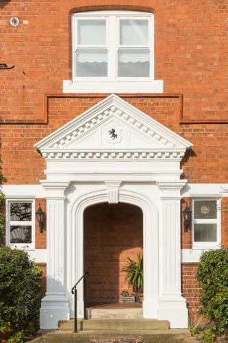 Warwick Victorian Apartment