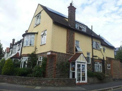 Hostal Compton Guest House