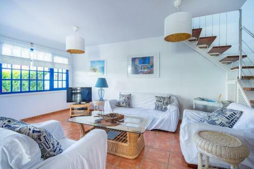 Fabulous Bungalow , Wifi, Swimming Pool And Beach