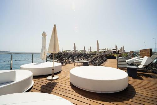Fabulous Bungalow , Wifi, Swimming Pool And Beach