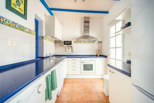 Fabulous Bungalow , Wifi, Swimming Pool And Beach