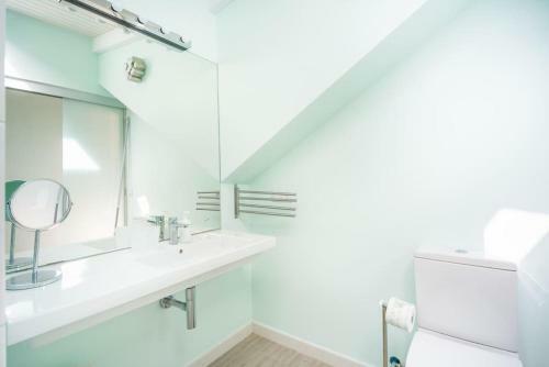 Fabulous Bungalow , Wifi, Swimming Pool And Beach