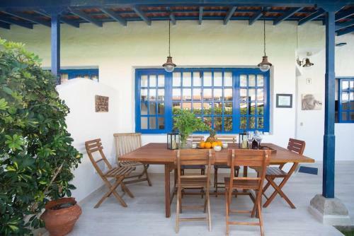 Fabulous Bungalow , Wifi, Swimming Pool And Beach