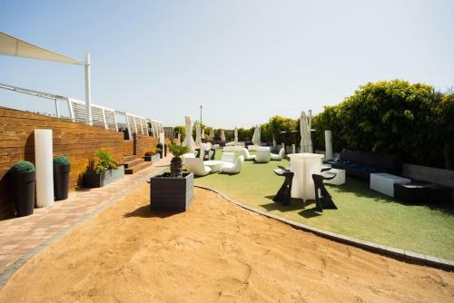 Fabulous Bungalow , Wifi, Swimming Pool And Beach