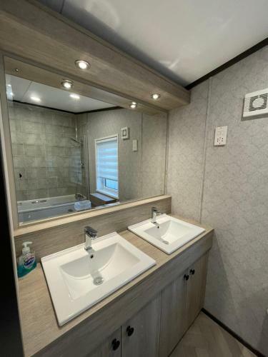 Brackencroft Lodge With Hot Tub