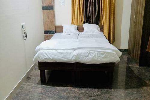 Oyo 84664 Chalukya Comforts Bk Hotel