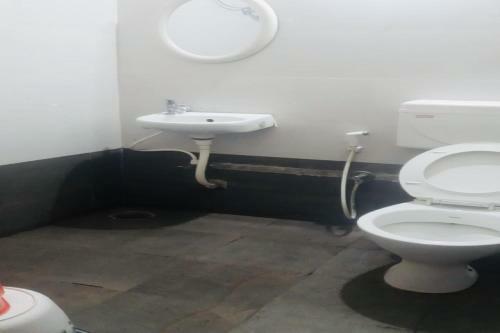 Oyo 84664 Chalukya Comforts Bk Hotel