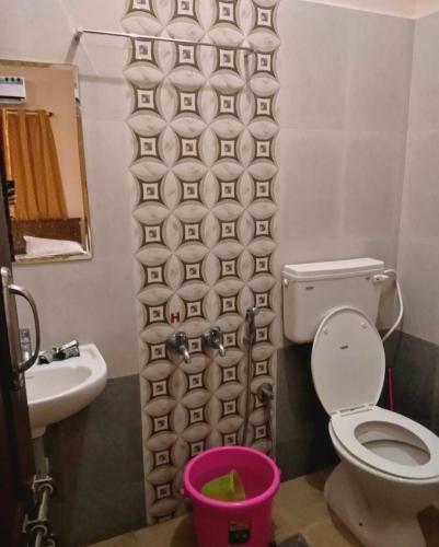 Oyo 84664 Chalukya Comforts Bk Hotel