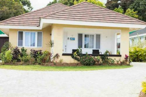 Modern And Cheerful 3 Bedroom Villa
