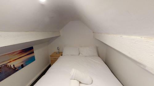 J Kyns Exclusive Apartment