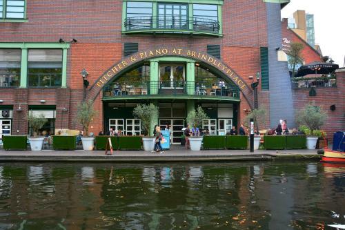 Tudors Esuites Canal Side Apartment 3 Beds