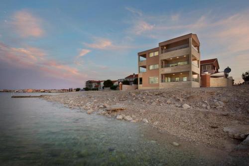Apartments By The Sea Vir - 19422
