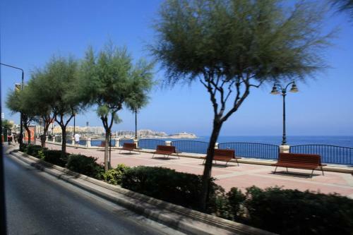 Superb Seafront Family Apartment