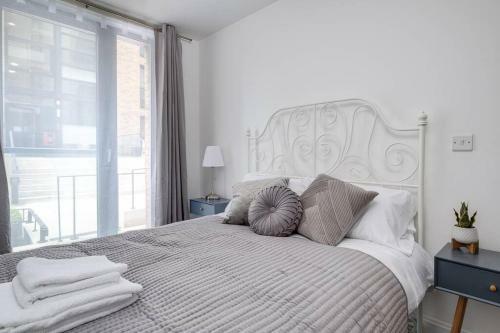 Luxury 2bed Spacious Apartment- City Centre- Free Parking