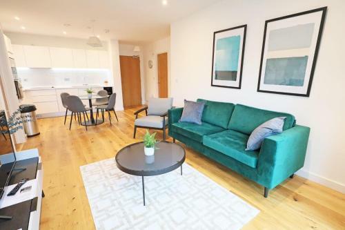 Central 1 Bed Apartment On Quiet Road