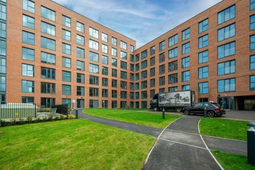 Central Birmingham Contemporary 2 Bed Apartment