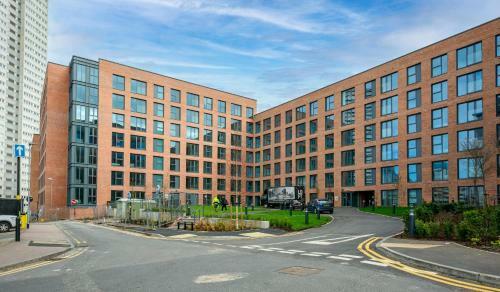 Central Birmingham Contemporary 2 Bed Apartment