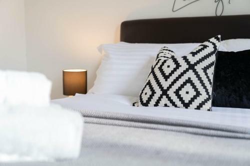 Retro 1 Bedroom Comfy Apartment - China Town