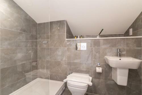 Chic 2 Bed 2 Bath Apartment In A Modern Development