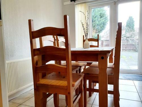 Spacious Birmingham 4 Bed House With Parking And Wifi