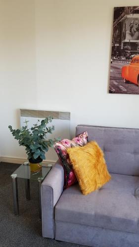 Modern City Centre 1 Bed Apartment With Gym Access By Lets Relocations