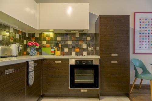 Pass The Keys Lush 2 Bed Apartment Central Free Parking