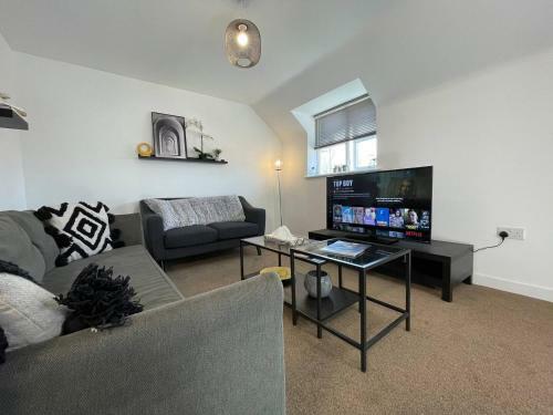 Lovely 2 Bedroom Apartment With Free Parking
