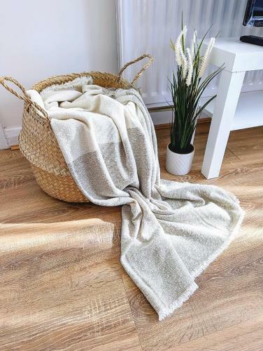 Cozy Luxury 1 Bedroom Apartment With Parking