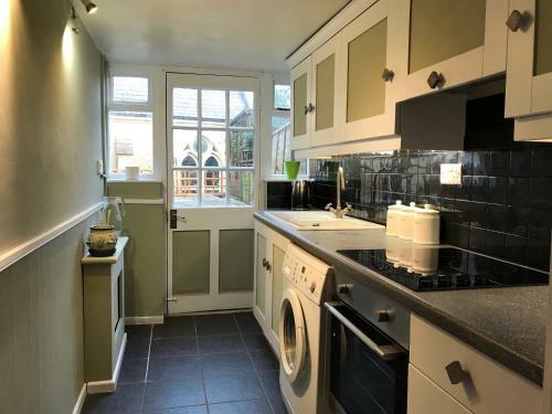 Chapel Cottage Idylic Village Holiday Home
