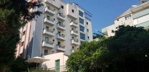 Uslan Hotel