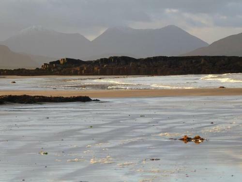 Tigh Eilidh (the Cabin On The Hill)