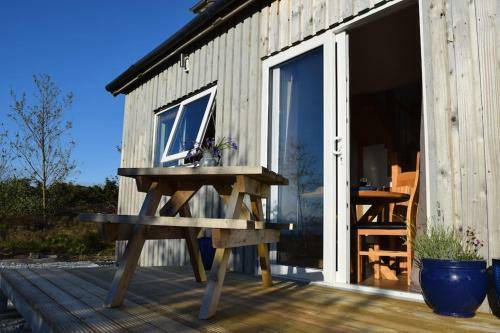 Tigh Eilidh (the Cabin On The Hill)