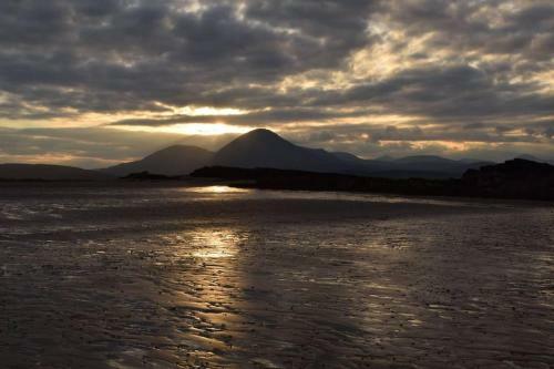 Tigh Eilidh (the Cabin On The Hill)