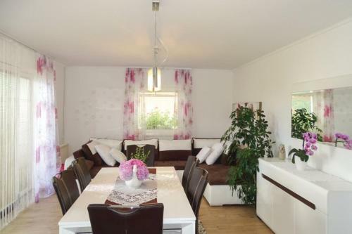 Villa ?uje? With Sauna