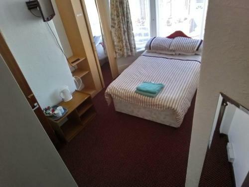 Myroomz Golden Strand Hotel