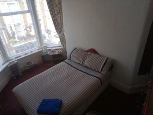 Myroomz Golden Strand Hotel