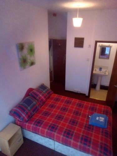 Myroomz Golden Strand Hotel