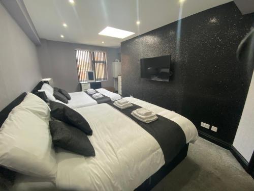 Boutique Blackpool 2 Bed Grey Apartment Sleeps 10